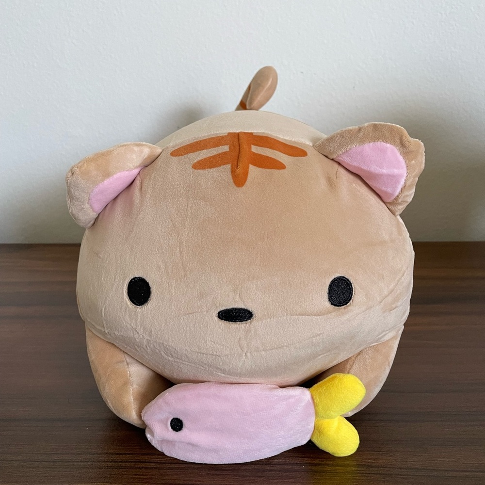 Takashoji 14 Inch Beige Cat Holding Pink Fish Plushie Round1 BRAND NEW!